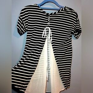 Pebble and Stone women’s blouse w/ lace up flowy back detail,stunning! 
medium